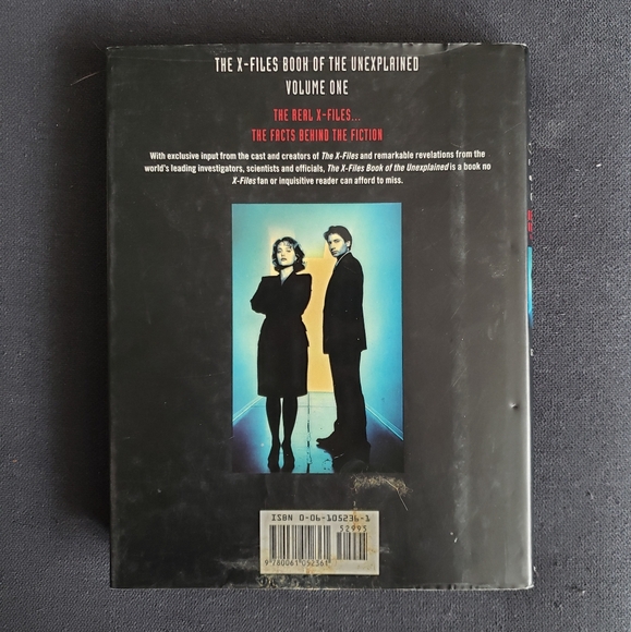 👽 X-Files Book of the Unexplained Vol 1 👽 - Picture 3 of 4